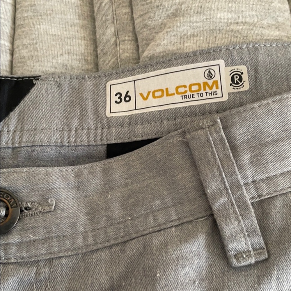 Volcom shorts, size 36 - Picture 2 of 3